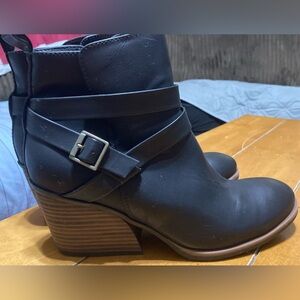 Korks Size 8.5 M Black Ankle Boots